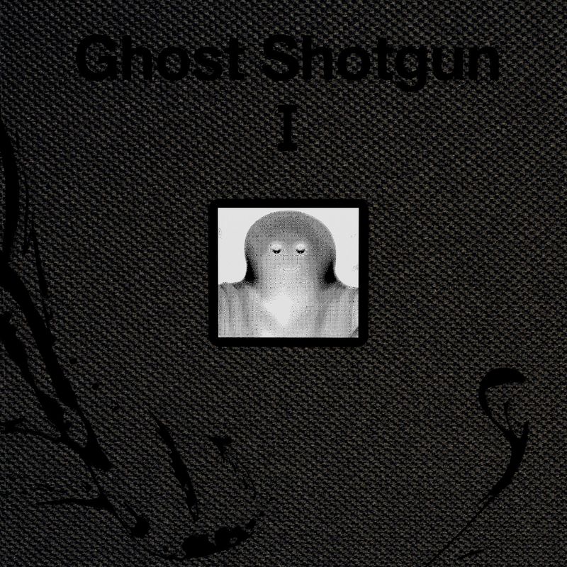 전시 <Ghost Shotgun>을 기록하는 도록