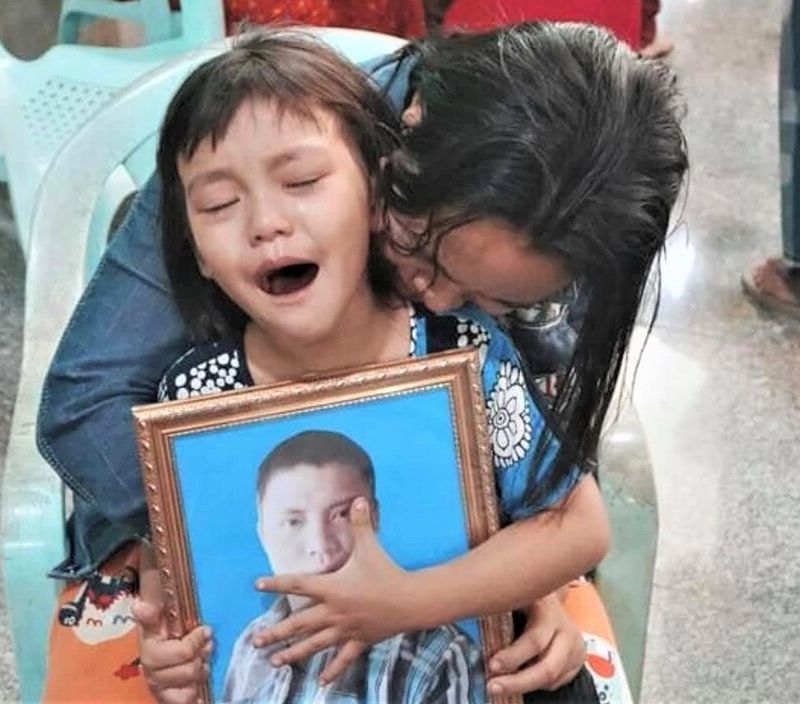 피와 땀, 눈물과 죽음으로 써내려간 미얀마 혁명시 모음집